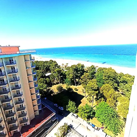Altamarea Apartment *